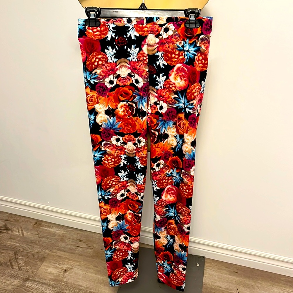 BNWT Flowers Leggings